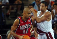José 'Piculin' Ortiz (d) de Puerto Rico defendiendo frente a Timothy Duncan