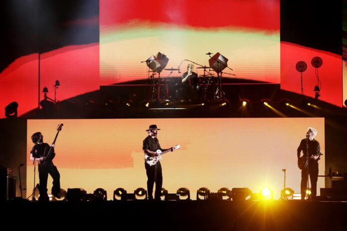 La agrupación musical colombiana Morat se presenta este sábado en el estadio El Campín en Bogotá