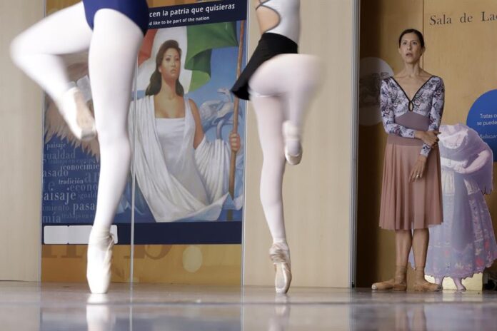 La bailarina mexicana Elisa Carrillo imparte el taller 'M-Art. The Dance Masterclass' para jóvenes y adolescentes (3)