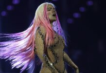 Karol G y Peso Pluma copan con 5 galardones cada uno los Premios Juventud 2024 La cantante y compositora colombiana Karol G