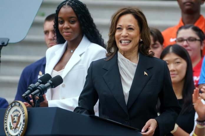 La vicepresidenta de los Estados Unidos, Kamala Harris, interviene durante un acto en la Casa Blanca
