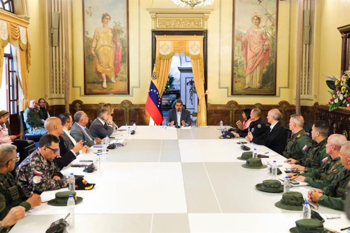 Nicolás Maduro (c), durante un Consejo de Defensa de la Nación Nicolás Maduro (c), durante un Consejo de Defensa de la Nación