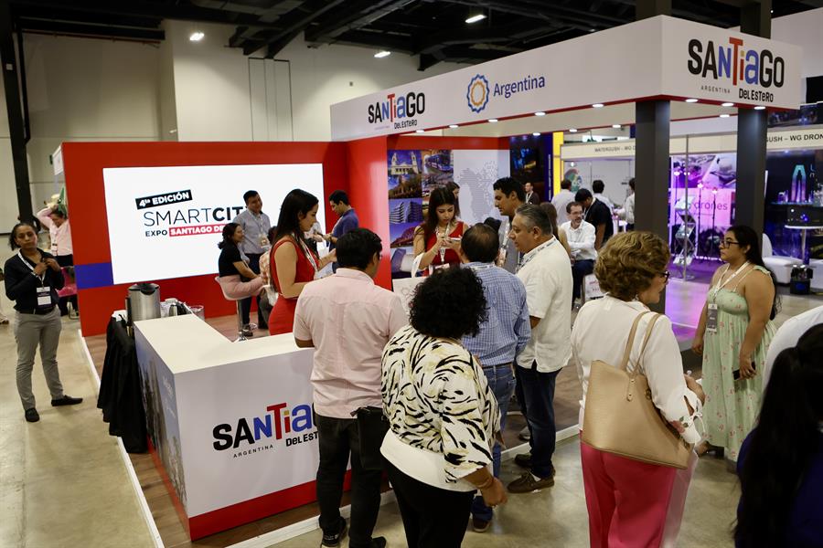Personas participan en la inauguraci&oacute;n del Smart City Latam Congress este martes, en la ciudad de M&eacute;rida,