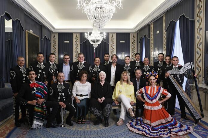 Presentación del concierto de Mocedades y el Mariachi Vargas Presentación del concierto de Mocedades y el Mariachi Vargas