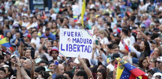 Simpatizantes del candidato a las elecciones presidenciales Edmundo González Urrutia
