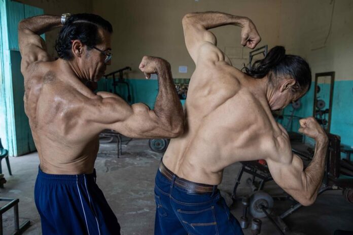 hermanos fisicoculturistas Walter Pérez (d) de 61 años de edad y Carlos Pérez de 62 años de edad (3) hermanos fisicoculturistas Walter Pérez (d) de 61 años de edad y Carlos Pérez de 62 años de edad (3)