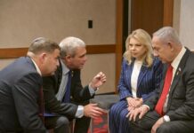 Biden se reunirá con Netanyahu este jueves en la Casa Blanca l primer ministro israelí, Benjamín Netanyahu, durante su reunión con representantes de familias de los secuestrados por Hamás en Washington