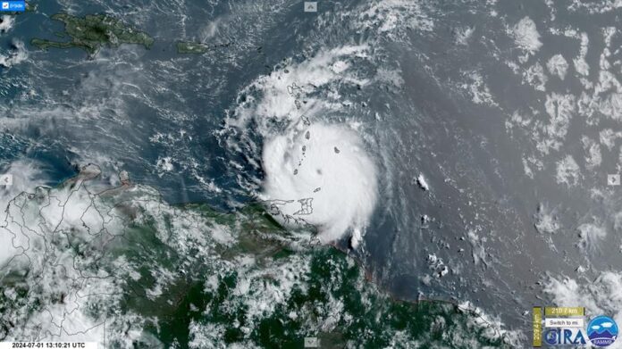 ojo del huracán Beryl en la cuenca atlántica huracán