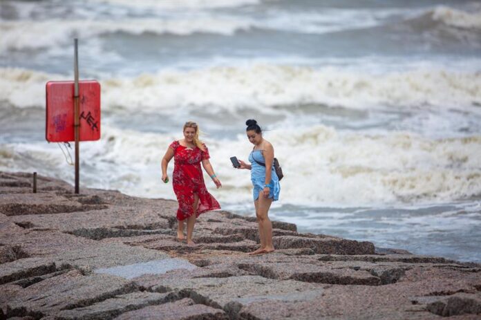tormenta Beryl en las costas de Texas tormenta