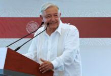 Andrés Manuel López Obrador hablando durante una rueda de prensa
