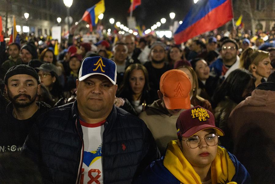- Ciudadanos venezolanos que residen en Chile protestan este sábado, para rechazar los resultados de las elecciones (1)