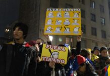 - Ciudadanos venezolanos que residen en Chile protestan este sábado, para rechazar los resultados de las elecciones (2)