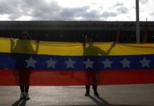 Ciudadanos venezolanos que residen en Colombia protestan