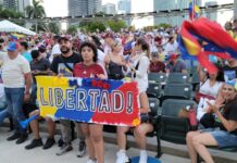 Sindicato en Venezuela condena detención de periodista que cumple dos meses arrestado venezolanos