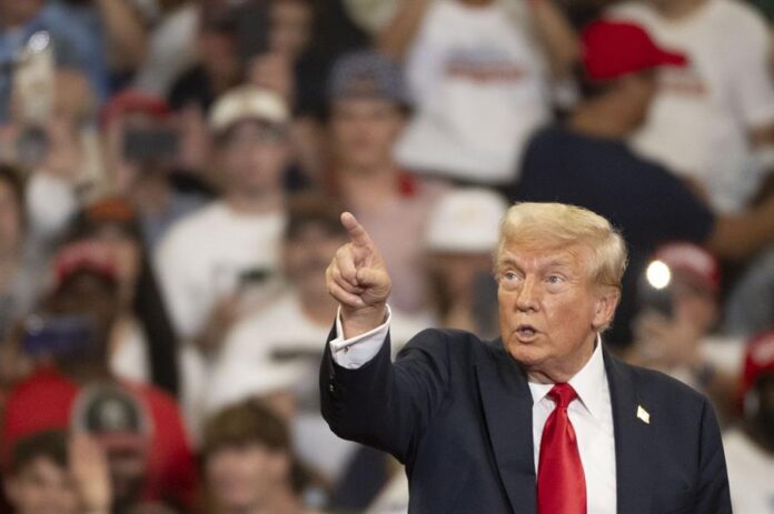 Donald Trump (17) Donald Trump (17)