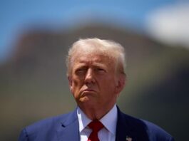 Trump lanza dardos contra Harris mientras ella hace historia como candidata demócrata Donald Trump