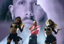 "Enhorabuena", el nuevo merengue del colombiano Manuel Turizo El colombiano Manuel Turizo durante el concierto que ha ofrecido en la Plaza de España de Sevilla (2)
