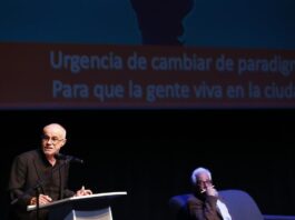 El director científico de la Cátedra en Emprendimiento-Territorio-Innovación en Universidad de París IAE, Carlos Moreno