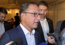 El gobernador de Pensilvania, Josh Shapiro,
