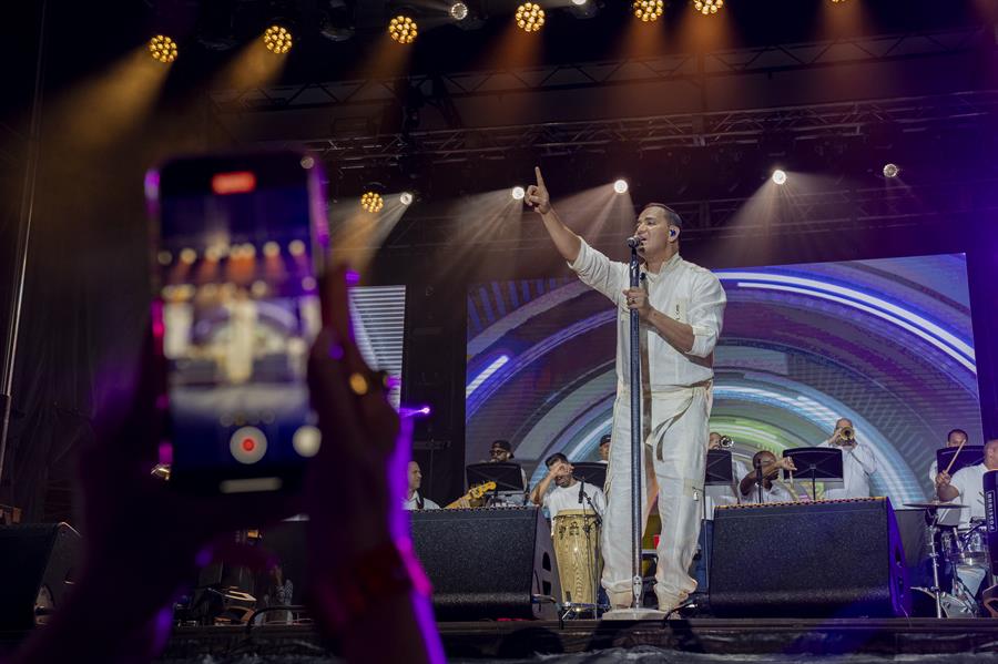 El salsero V&iacute;ctor Manuel se presenta en el concierto de verano 'Rise Up NYC'