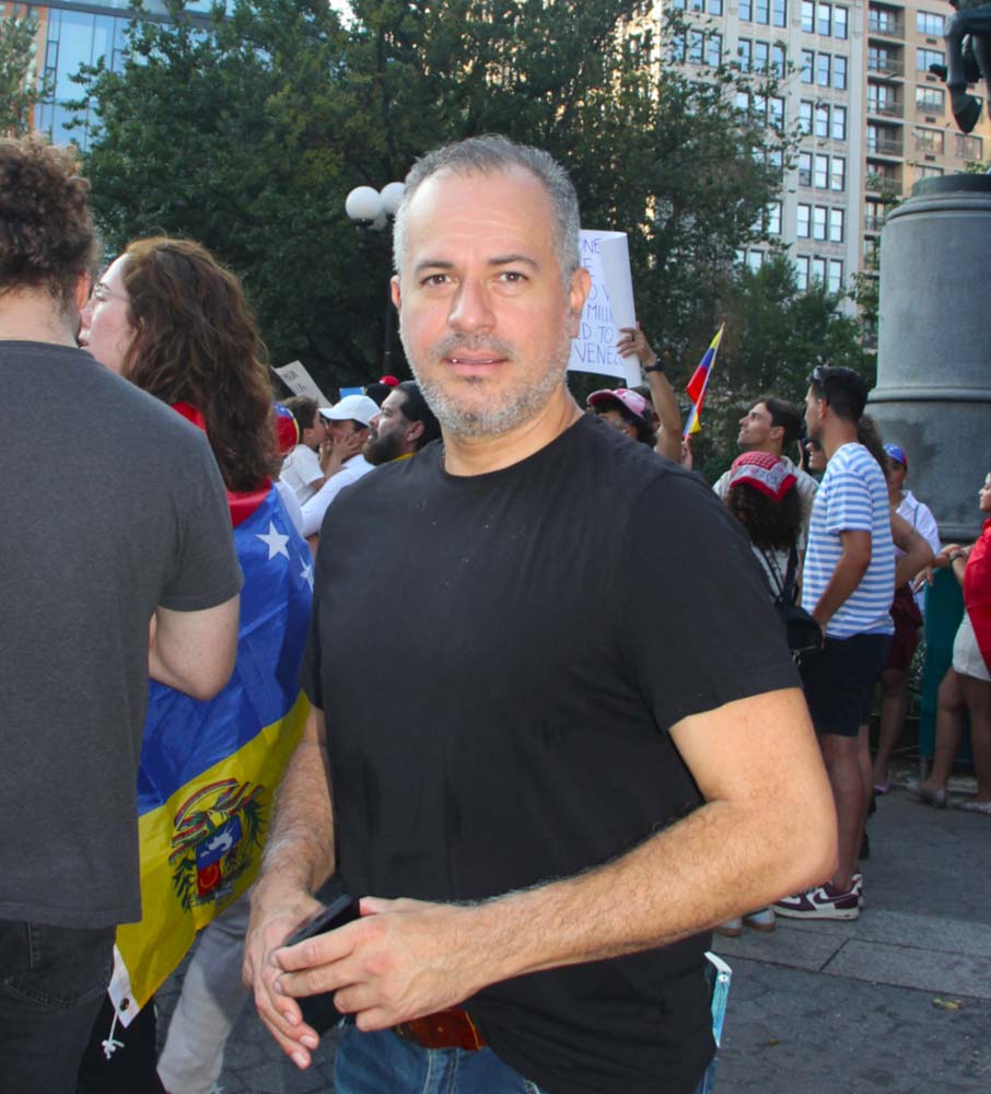 FERNANDO MARTINEZ
