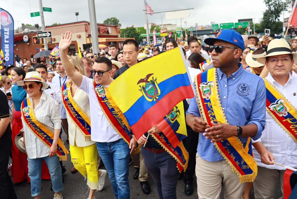 DESFILE ECUATORIANO