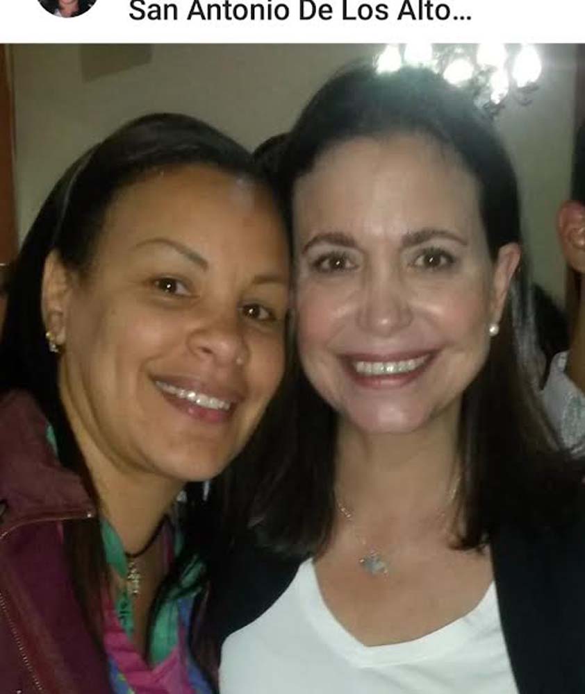 HYNDRA VELIZ Y MARIA CORINA MACHADO.