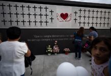 Inauguran memorial por víctimas de ataque a casa de apuestas en Monterrey, norte de México Familiares y amigos de las víctimas conmemoran el 13 aniversario del incendio al Casino Royale (1)