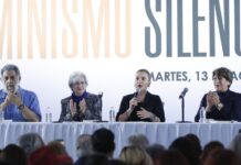 La escritora e investigadora Beatriz Gutiérrez Müller habla durante la presentación de su libro ‘Feminismo silencioso’