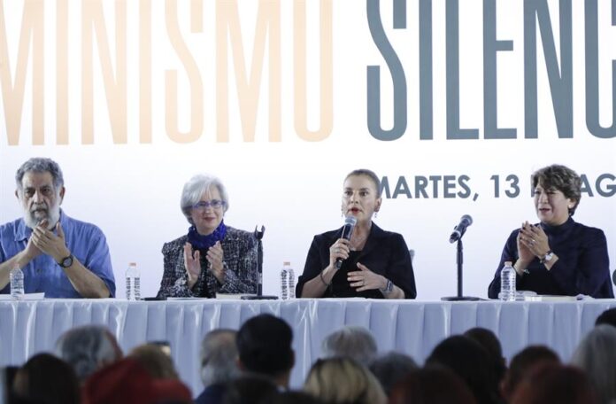 La escritora e investigadora Beatriz Gutiérrez Müller habla durante la presentación de su libro ‘Feminismo silencioso’