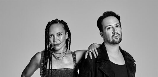 Lin-Manuel Miranda y la dramaturga Eisa Davis