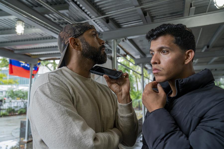 Los venezolanos Franklin G&oacute;mez (i) de 33 a&ntilde;os, y Daniel Prado (d) de 28 a&ntilde;os, se manifiestan durante una huelga de hambre (2)
