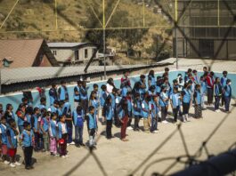 Niños migrantes se gradúan de primera escuela en albergue en la frontera norte de México