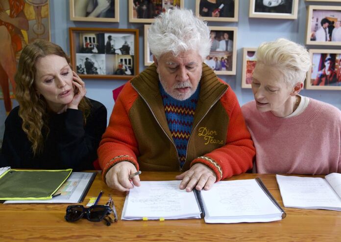 Pedro Almodóvar lanzó este martes a través de YouTube el primer tráiler de su película 'La habitación de al lado' Pedro Almodóvar