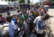 Personas participan en la jornada Plásticos por Útiles Escolares que organiza la Alcaldía del Distrito Nacional, (3)