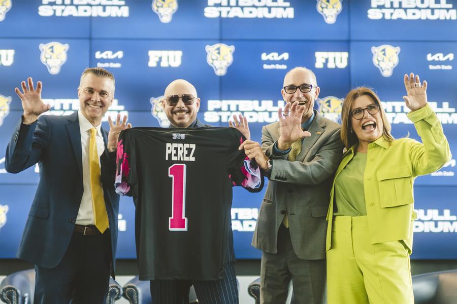 Scott Carr; el cantante y empresario Armando Christian P&eacute;rez, mejor conocido como Pitbull;