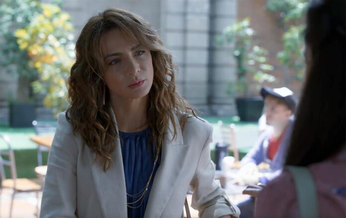Silvia Navarro en un fragmento de la serie ‘Juegos interrumpidos’ Silvia Navarro