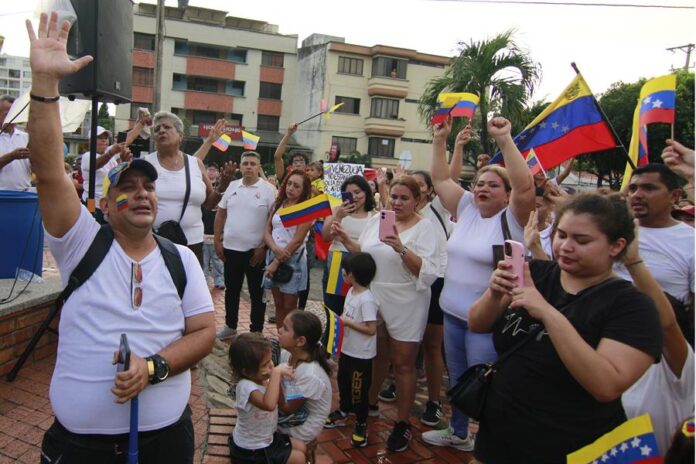 Venezolanos participan de una manifestación en rechazo a los resultados del Consejo Nacional Electoral (3)