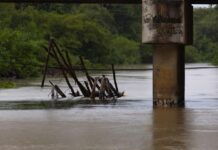 Bermudas cierra el aeropuerto y suspende el transporte público ante llegada de Ernesto inundación