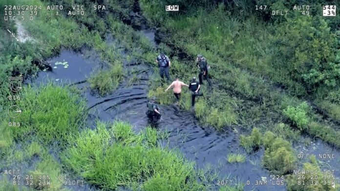 el momento del arresto del hombre que disparó a Manuel Milanés, identificado como Heriberto Callejas