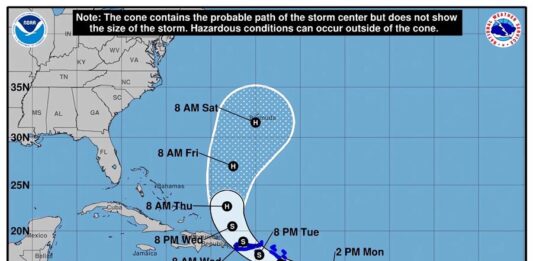 el pronóstico de cinco días de la trayectoria de la tormenta tropical Ernesto en el Atlántico.