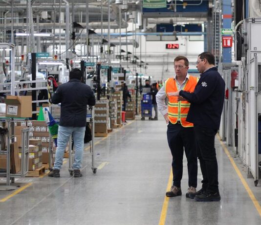 Crece la inversión de las tecnológicas para atender la demanda energética en Latinoamérica empleados