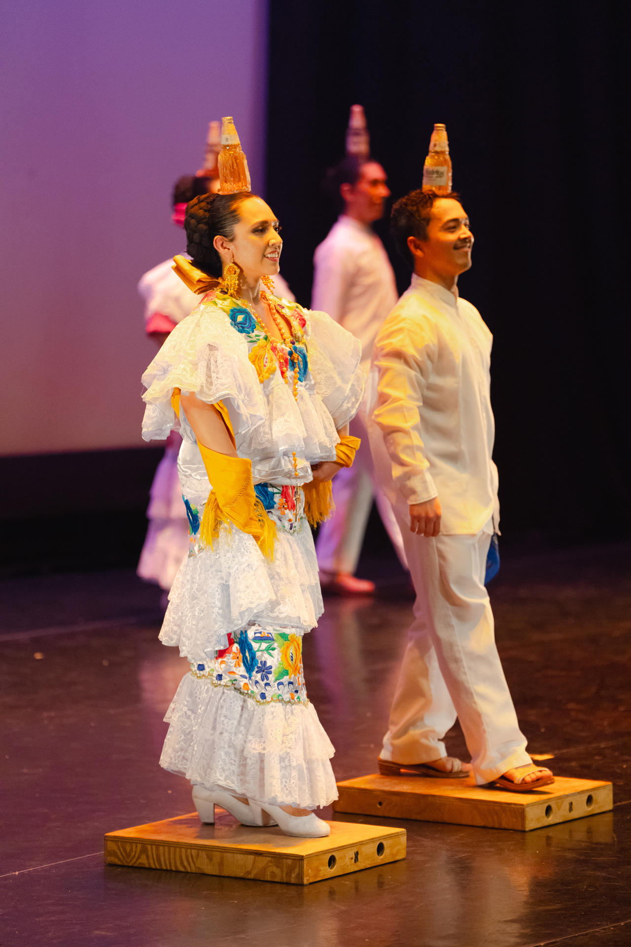  integrantes de la compa&ntilde;&iacute;a de baile Ballet Nepantla