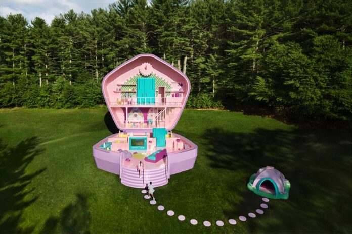 la casa de la icónica muñeca Polly Pocket en tamaño real dispuesta como alojamiento a través de la plataforma Airbnb (1)