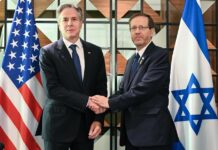presidente israelí, Isaac Herzog (d), durante una reunión con el secretario de Estado estadounidense, Antony Blinken,