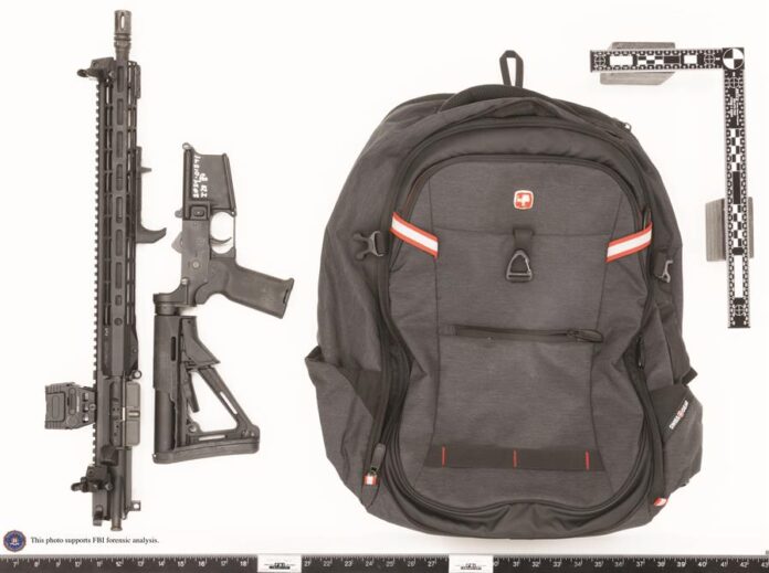 una mochila y el rifle A-15 que Thomas Matthew Crooks usó en el intento de asesinato contra el expresidente Donald Trump. una mochila y el rifle A-15 que Thomas Matthew Crooks usó en el intento de asesinato contra el expresidente Donald Trump.