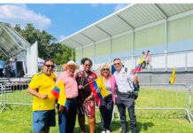 varios líderes ecuatorianos que asistieron a