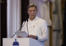 El canciller dominicano Roberto Álvarez habla en un encuentro con la prensa en el Palacio Nacional