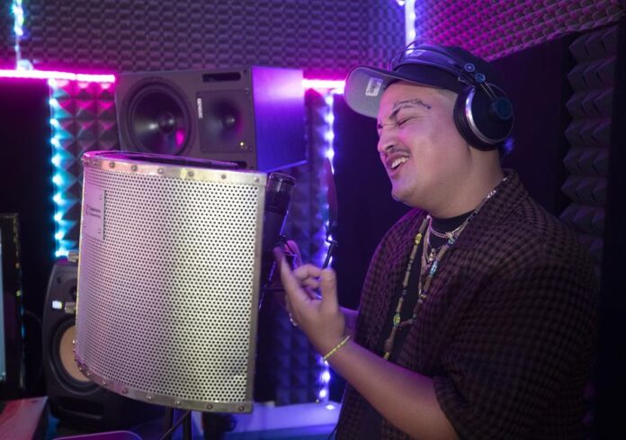 El cantante cubano de música reparto, Orlenis 22k