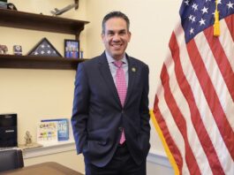El congresista demócrata por California y presidente del Caucus Demócrata de la Cámara de Representantes de los Estados Unidos, Pete Aguilar,